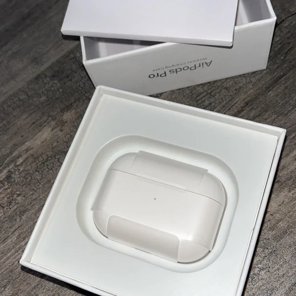 AirPod Pros brand new sealed box. 1x 80$ 2x140$ 5x375$